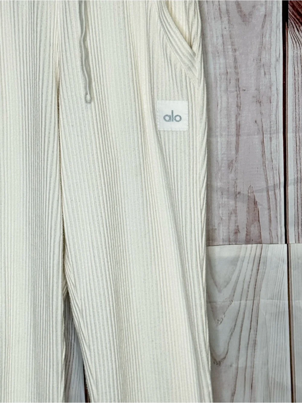 ALO Yoga Muse Sweatpants in Ivory